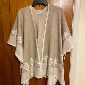 Warm & Cozy Lift Style Aztec Poncho Soft to the touch Size Med, Beige and Ivory
